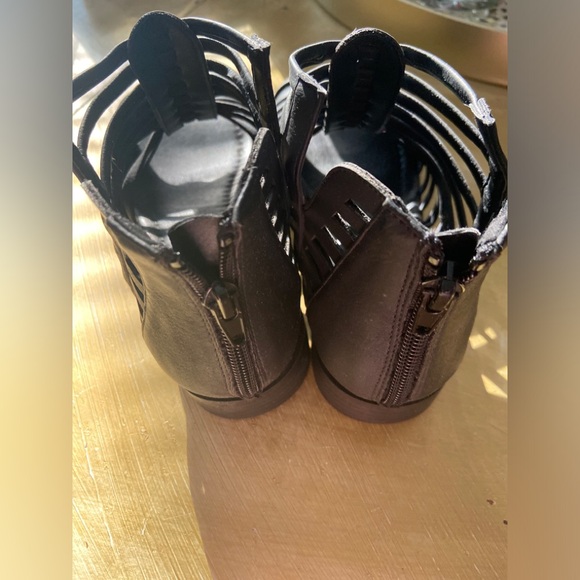 Gladiator sandals - like new! - Picture 4 of 5